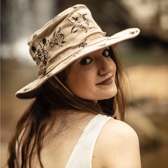 Safari Bug Print Hat - Picture 2 of 3